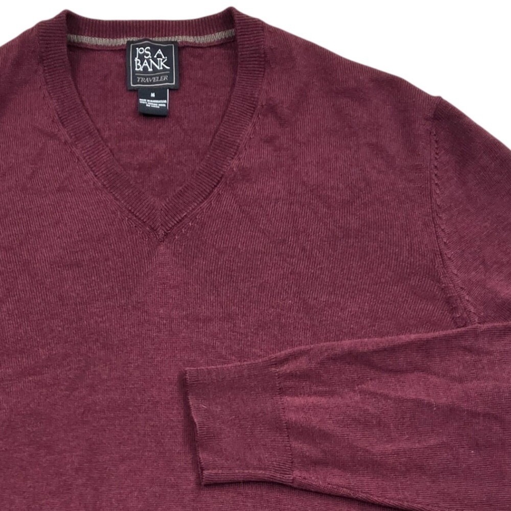 Jos A Bank Traveler Mens Medium Burgundy 100% Merino Wool V-Neck Sweater